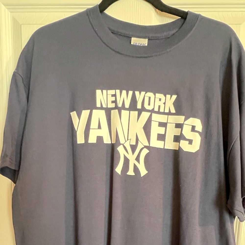 NY Yankees Tee with legends on back